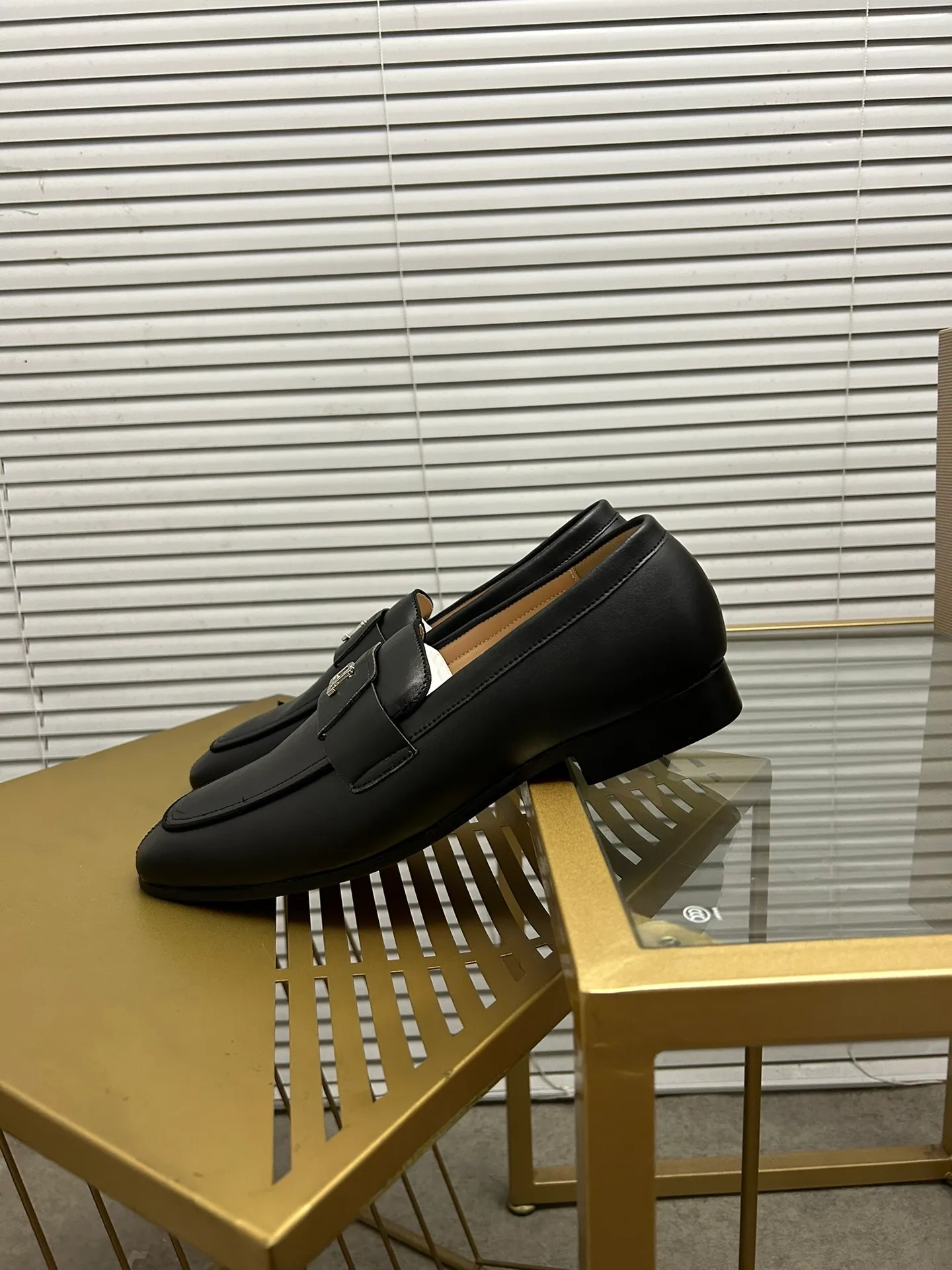 (Customized model) Ex-factory price is 520. christian louboutin (CL red sole shoes) counter series, casual sneakers for couples 📢 📢 📢 Exclusive hot style release 🎈🎈💪 Movable latex feet 👻 Finished outsole line [Proud] 😝Female 35-40# Male 38#-46, global supply😝 [Top version]: Original imported genuine leather upper, top original leather lining, original molded TPU outsole, original 1:1 detail processing, original shoe last,